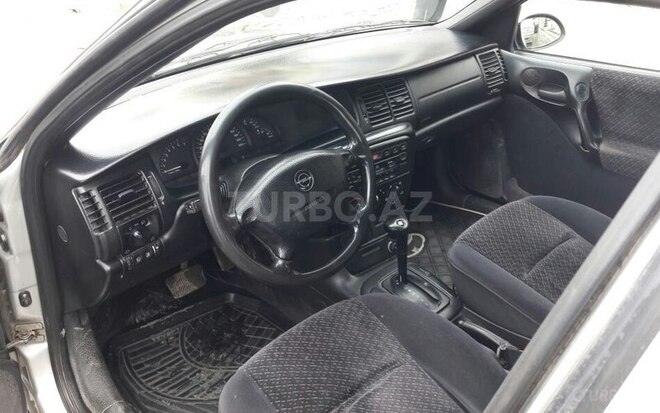 Opel Vectra 1996, 301,000 km - 1.8 л - Biləsuvar