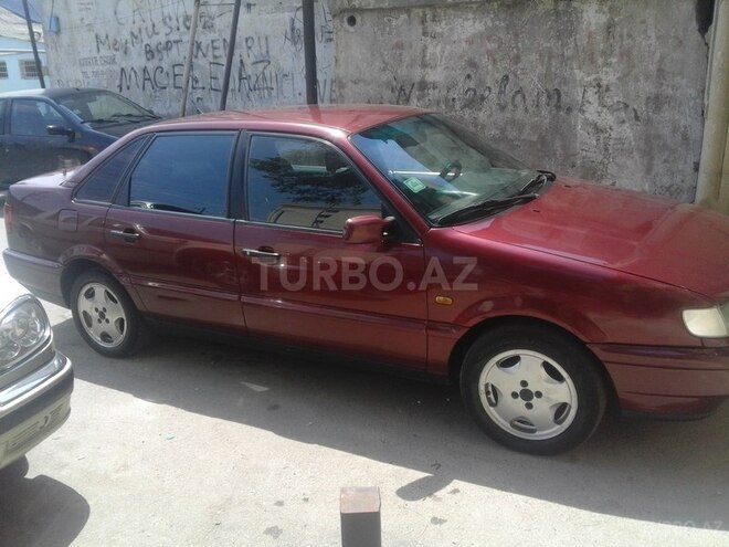Volkswagen Passat 1994, 275,452 km - 2.0 l - Bakı