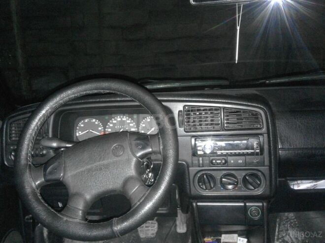 Volkswagen Passat 1994, 275,452 km - 2.0 l - Bakı