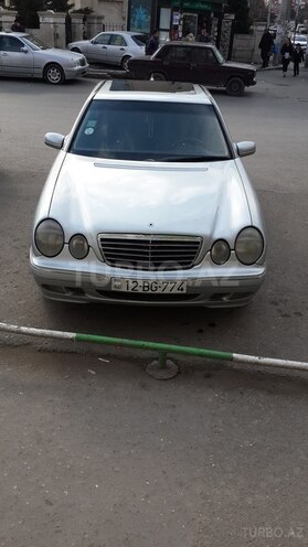 Mercedes E 220 2000, 300,000 km - 2.2 l - Bakı