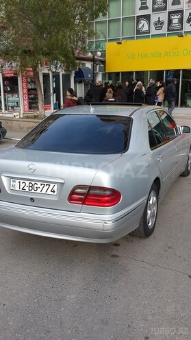 Mercedes E 220 2000, 300,000 km - 2.2 l - Bakı