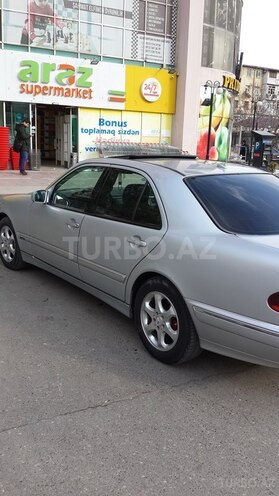 Mercedes E 220 2000, 300,000 km - 2.2 l - Bakı