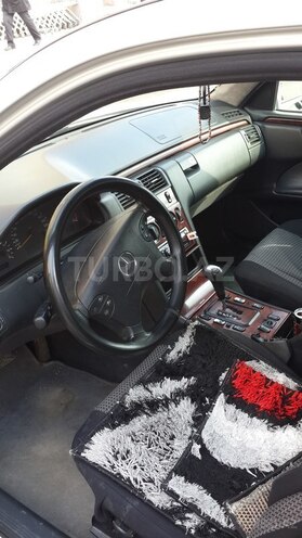 Mercedes E 220 2000, 300,000 km - 2.2 l - Bakı