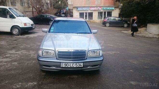 Mercedes C 200 2000, 179,347 km - 2.0 l - Bakı