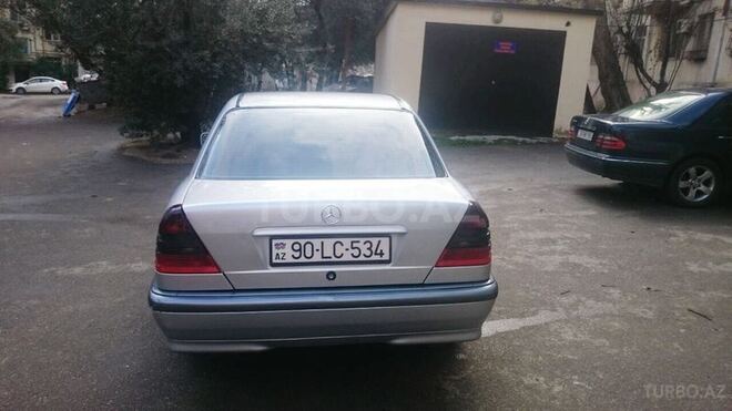 Mercedes C 200 2000, 179,347 km - 2.0 l - Bakı