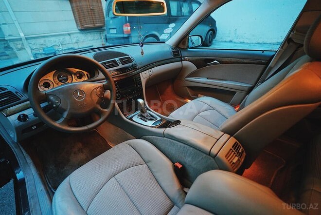 Mercedes E 320 2004, 241,500 km - 3.2 l - Bakı