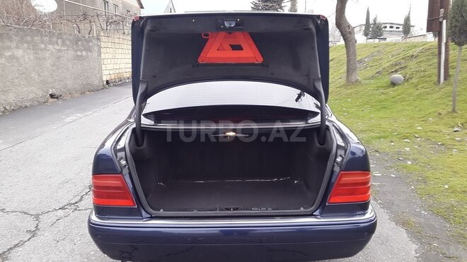 Mercedes E 240 1998, 315,000 km - 2.4 l - Zaqatala