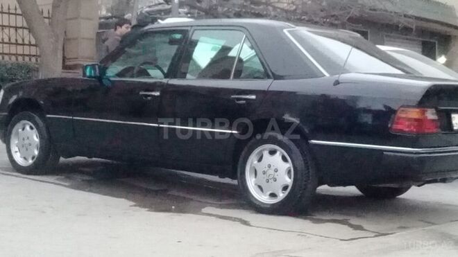 Mercedes E 230 1991, 25,000 km - 2.3 l - Bakı