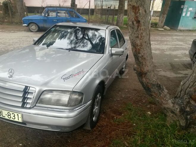Mercedes C 220 1994, 298,000 km - 2.2 l - Sumqayıt