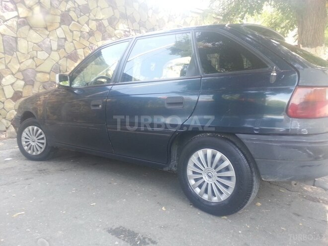 Opel Astra 1994, 220,000 km - 1.6 l - Bakı