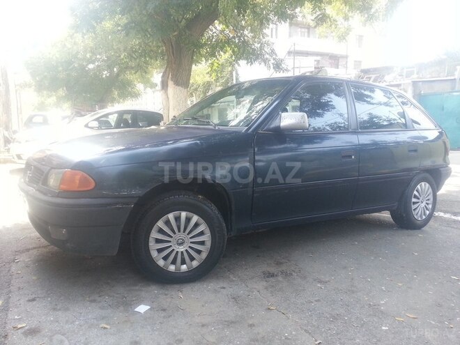 Opel Astra 1994, 220,000 km - 1.6 l - Bakı