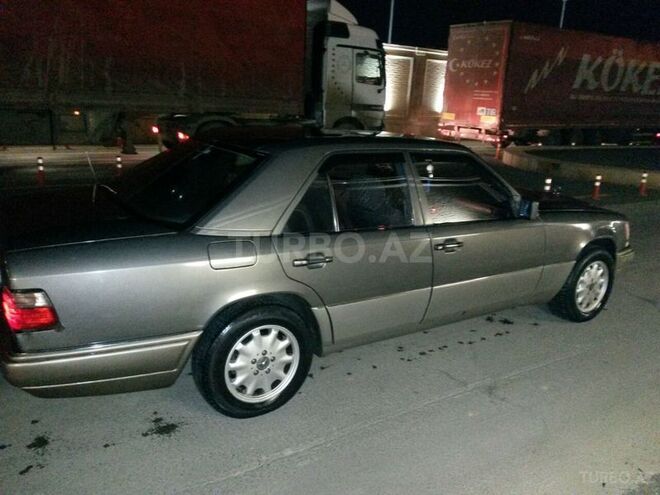 Mercedes E 220 1994, 422,200 km - 2.2 л - Bakı