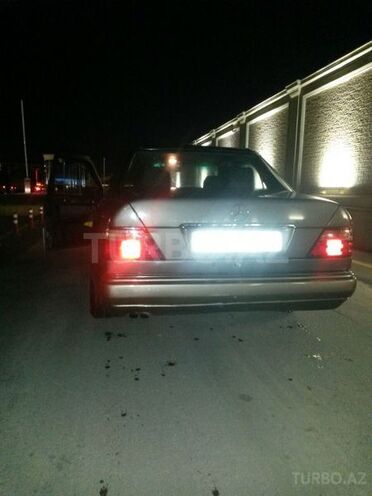 Mercedes E 220 1994, 422,200 km - 2.2 л - Bakı