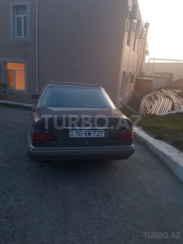 Mercedes E 220 1994, 422,200 km - 2.2 л - Bakı