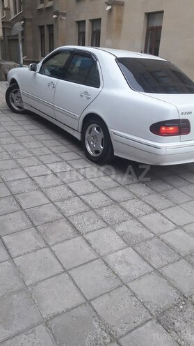 Mercedes E 220 2000, 247,520 km - 2.2 л - Bakı