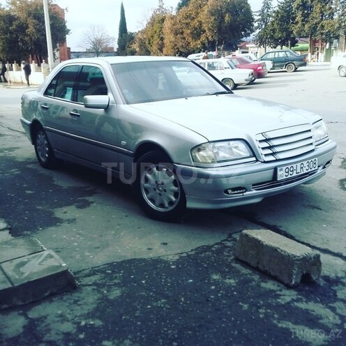 Mercedes C 240 1999, 235,680 km - 2.4 л - Zaqatala