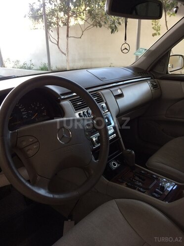 Mercedes E 220 1999, 260,000 km - 2.2 l - Bakı