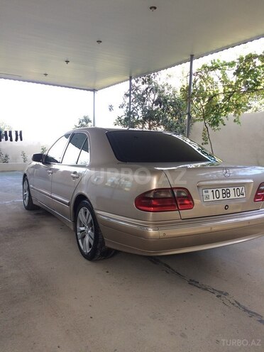 Mercedes E 220 1999, 260,000 km - 2.2 l - Bakı