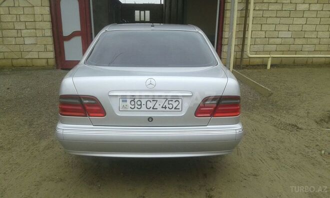 Mercedes E 280 2000, 214,000 km - 2.8 л - Salyan