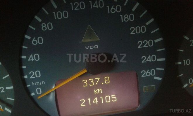 Mercedes E 280 2000, 214,000 km - 2.8 л - Salyan