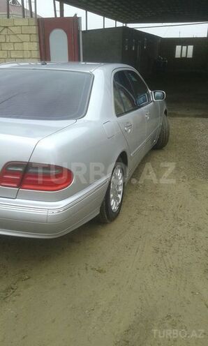 Mercedes E 280 2000, 214,000 km - 2.8 л - Salyan