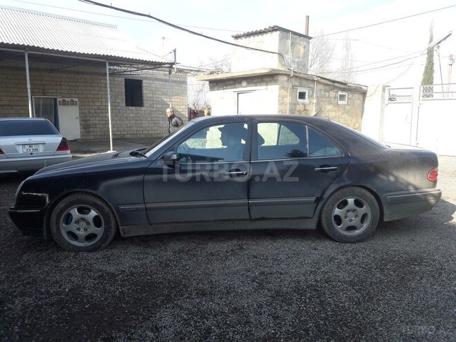 Mercedes E 200 2002, 264,000 km - 2.0 l - Saatlı
