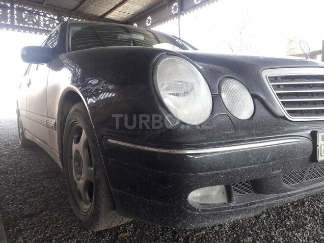Mercedes E 200 2002, 264,000 km - 2.0 l - Saatlı
