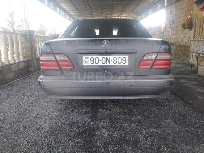 Mercedes E 200 2002, 264,000 km - 2.0 l - Saatlı
