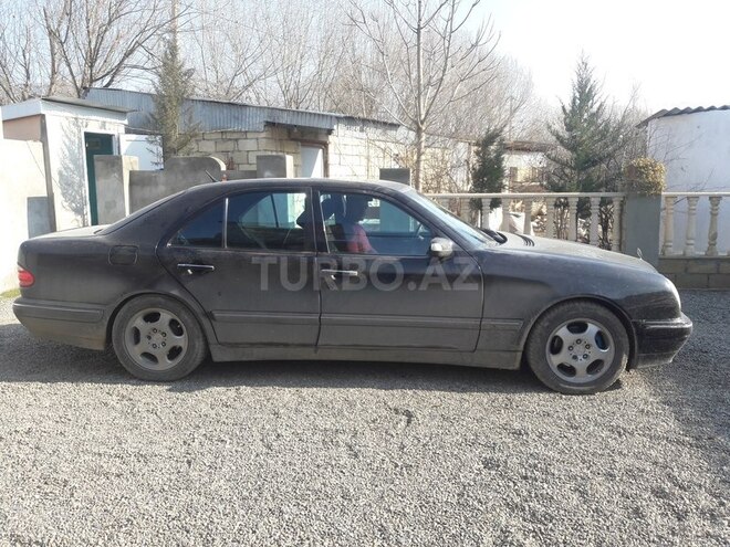 Mercedes E 200 2002, 264,000 km - 2.0 l - Saatlı