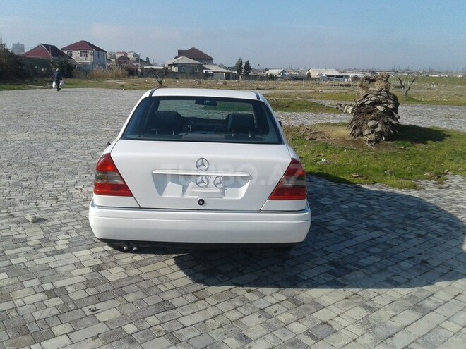Mercedes C 220 1995, 320,000 km - 2.2 l - Bakı