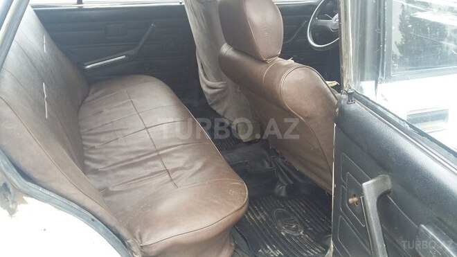 LADA (VAZ) 2105 1988, 150,000 km - 1.5 l - Salyan