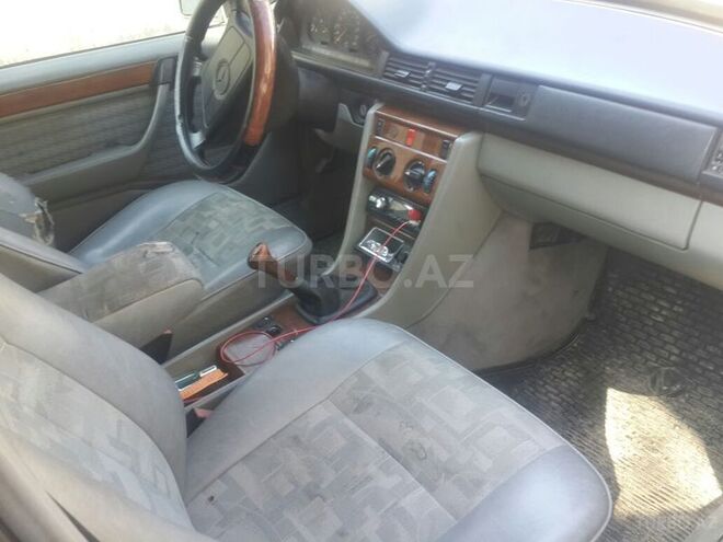 Mercedes E 220 1993, 330,000 km - 2.2 l - Şirvan