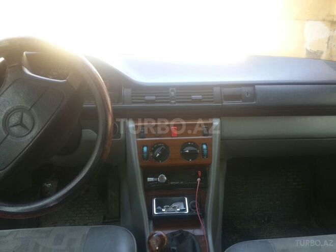Mercedes E 220 1993, 330,000 km - 2.2 l - Şirvan