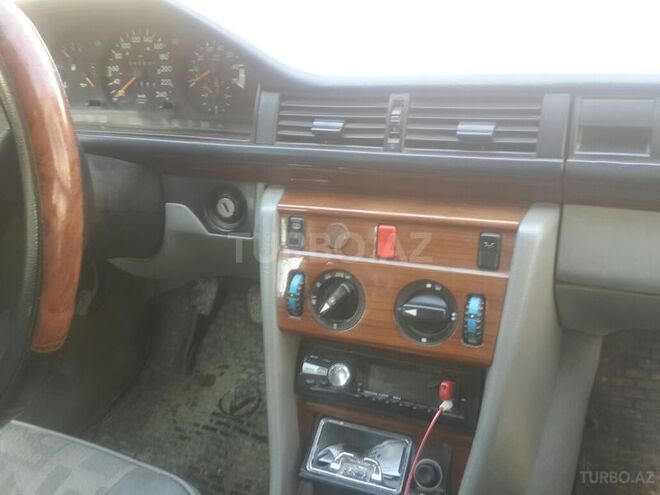 Mercedes E 220 1993, 330,000 km - 2.2 l - Şirvan