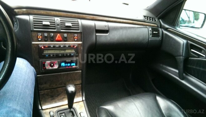 Mercedes E 230 1997, 333,000 km - 2.3 l - Bakı