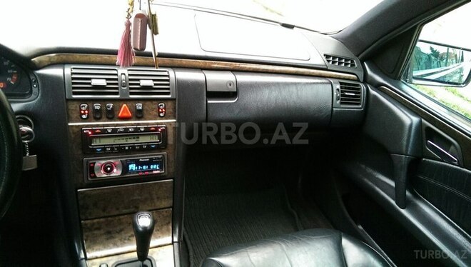 Mercedes E 230 1997, 333,000 km - 2.3 l - Bakı