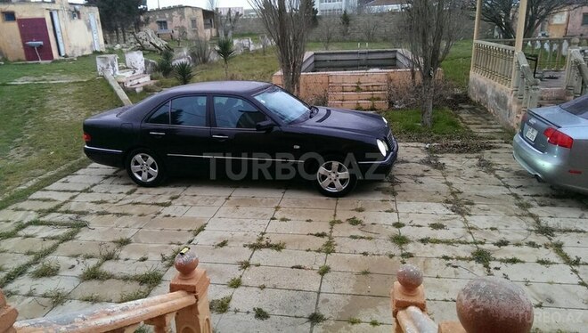 Mercedes E 230 1997, 333,000 km - 2.3 l - Bakı