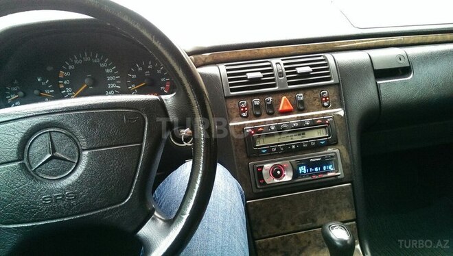Mercedes E 230 1997, 333,000 km - 2.3 l - Bakı