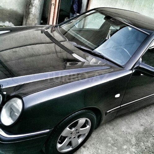 Mercedes E 230 1997, 333,000 km - 2.3 l - Bakı