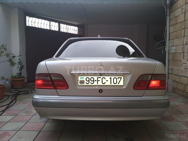 Mercedes E 240 2000, 273,394 km - 2.6 л - Xırdalan