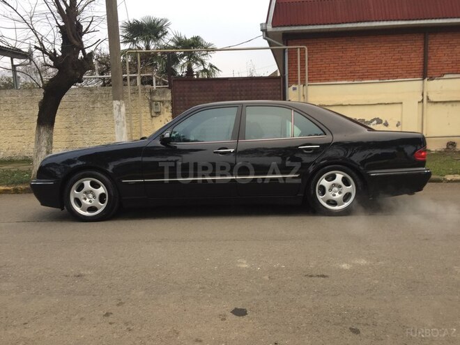 Mercedes E 240 2000, 258,000 km - 2.6 л - Lənkəran