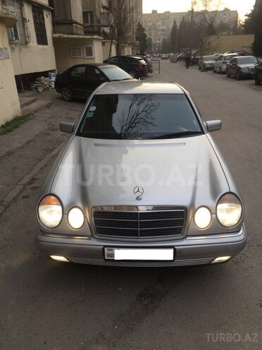 Mercedes E 240 1999, 280,000 km - 2.4 l - Bakı