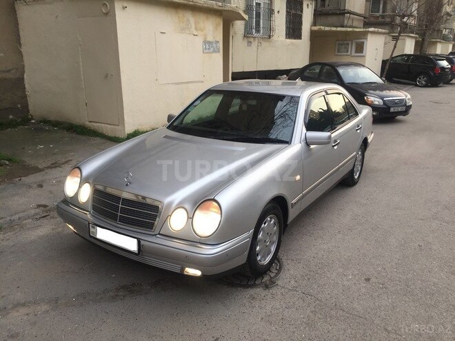 Mercedes E 240 1999, 280,000 km - 2.4 l - Bakı