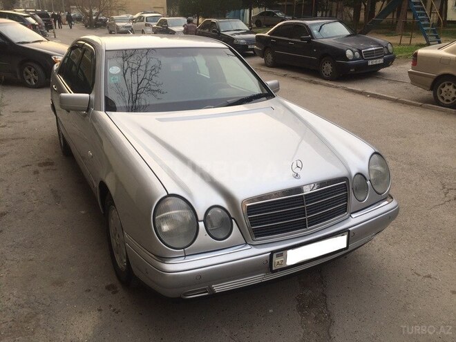 Mercedes E 240 1999, 280,000 km - 2.4 l - Bakı