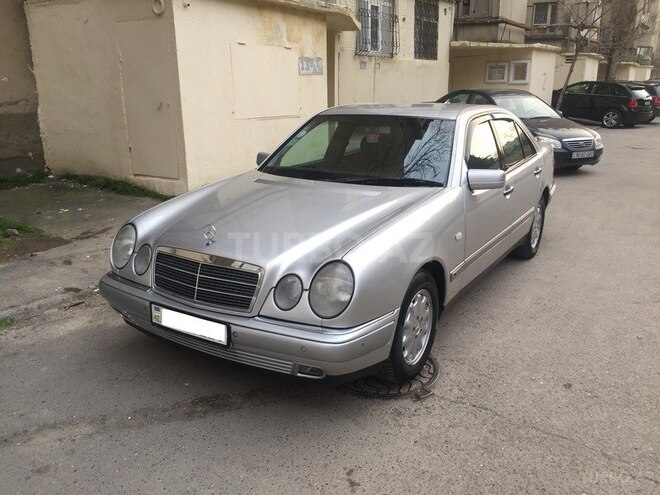 Mercedes E 240 1999, 280,000 km - 2.4 l - Bakı
