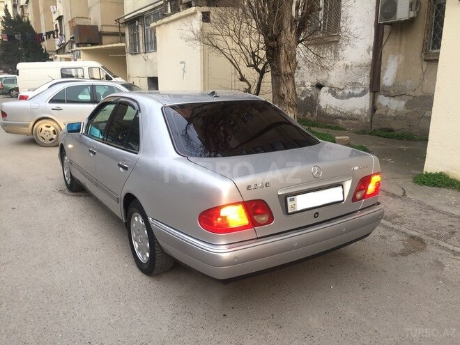 Mercedes E 240 1999, 280,000 km - 2.4 l - Bakı