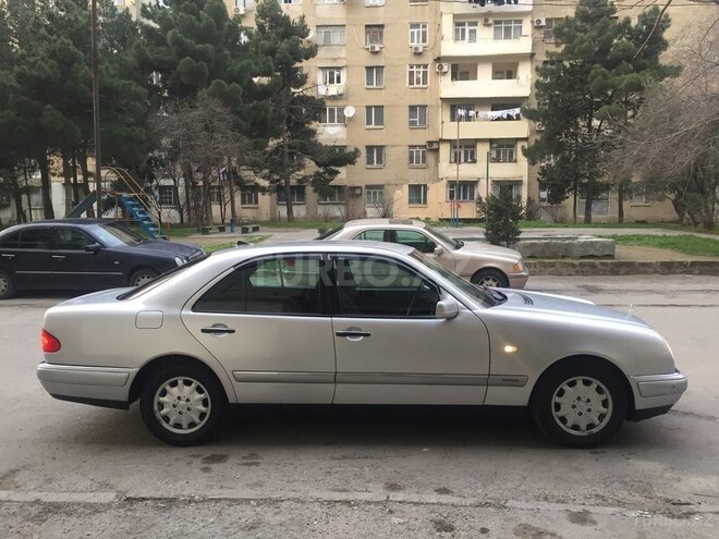 Mercedes E 240 1999, 280,000 km - 2.4 l - Bakı