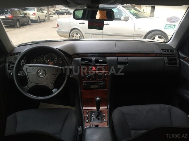 Mercedes E 240 1999, 280,000 km - 2.4 l - Bakı