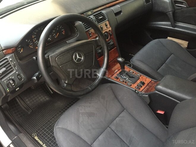 Mercedes E 240 1999, 280,000 km - 2.4 l - Bakı