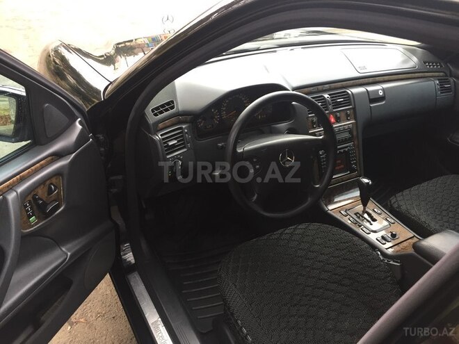 Mercedes E 240 2000, 258,000 km - 2.6 л - Lənkəran